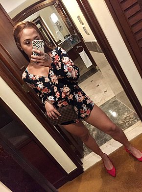 Ladyboy-kayelha Delicada escort in Manila offers Beijar services