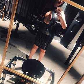 Hot girl in London offers Strap on