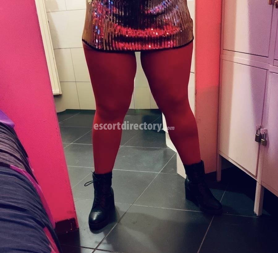 Hot girl in Antwerpen offers dildo play/toys