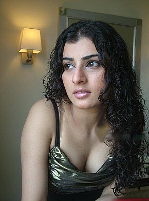 Hot-Indian-Babes escort in  offers Posición 69 services
