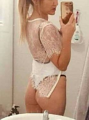 Aleara escort in South Australia offers Beso francés
 services