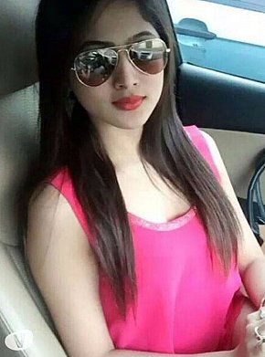 Riya-Gupta escort in Delhi offers Girlfriend Experience (GFE) services