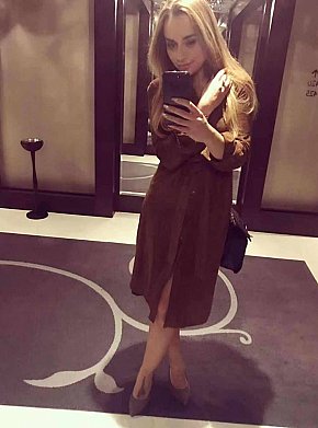 Violetta escort in Shanghai offers Bacio services