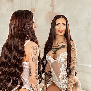 Chloe escort in Wien offers Girlfriend Experience(GFE) services