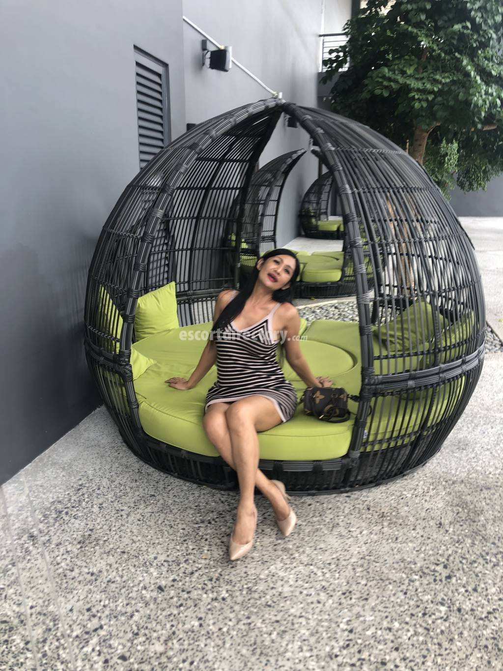 Escort in Manila, TS JIIMENA trans provides erotic massage