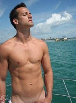 Adonis Completamente Natural escort in London offers Beijo francês services