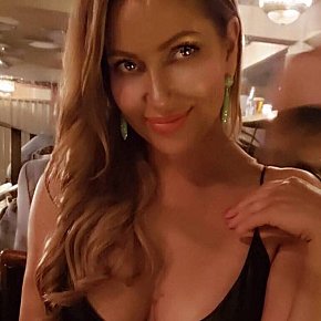 Hot girl in London offers Zungenküsse