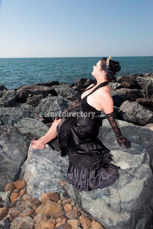 Dominatrix Dinah performs Strap on, escort in Warsaw
