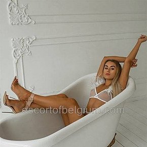 Angel escort in Brussels offers Shower  services