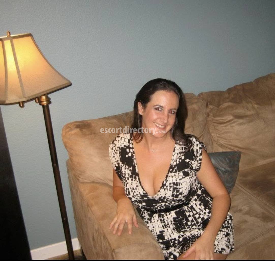 Dr Resa performs Cinta, escort in London