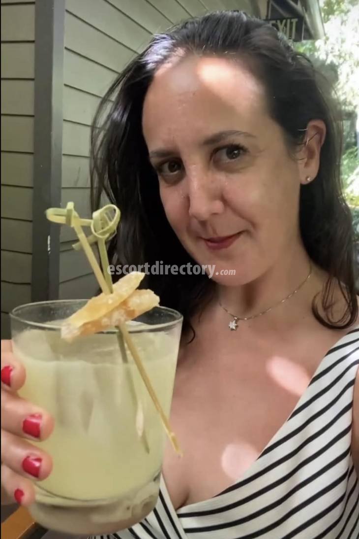 Hot girl in London offers Sex în Diferite Poziţii