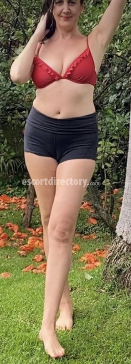Hot girl in London offers Ejaculation sur le corps