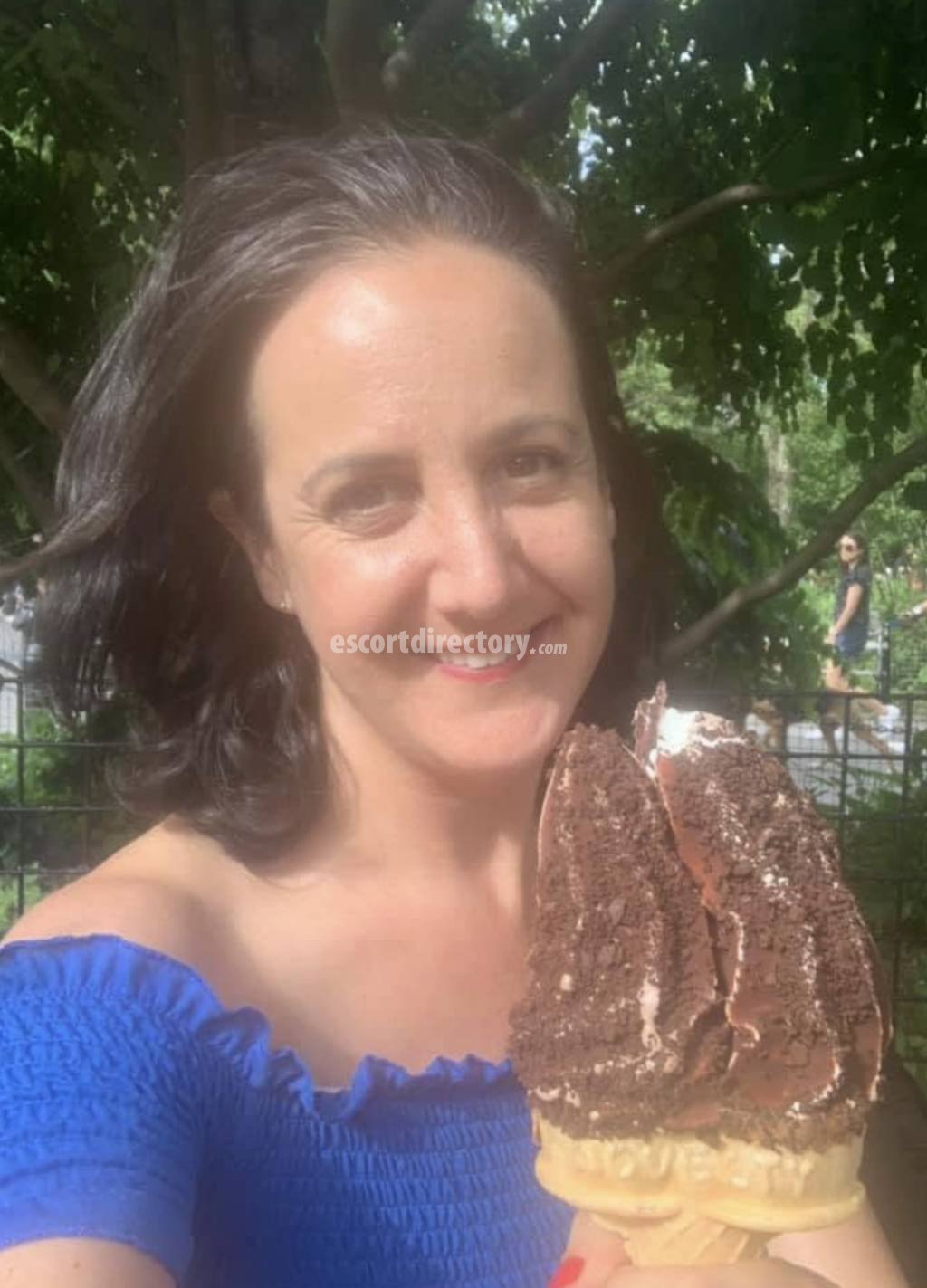 Hot girl in London offers cumshot on body (COB)
