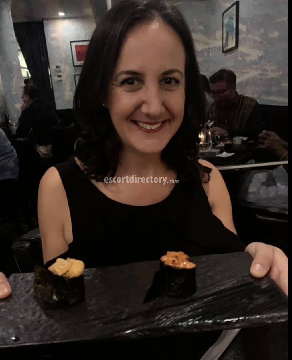 Hot girl in London offers Strap on