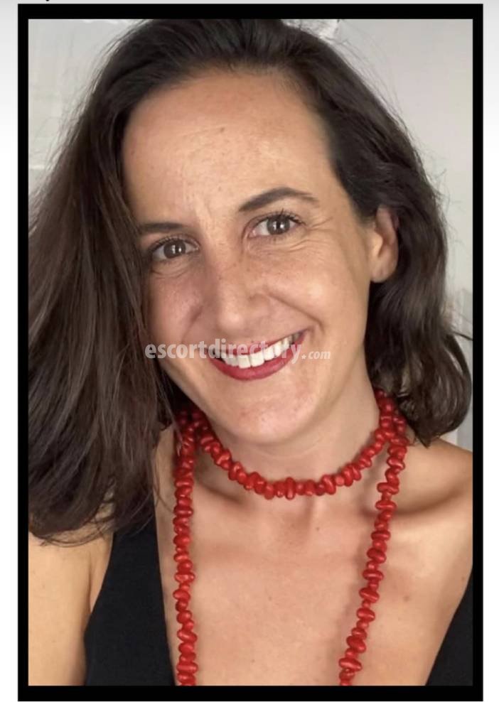 Hot girl in London offers Gode-ceinture