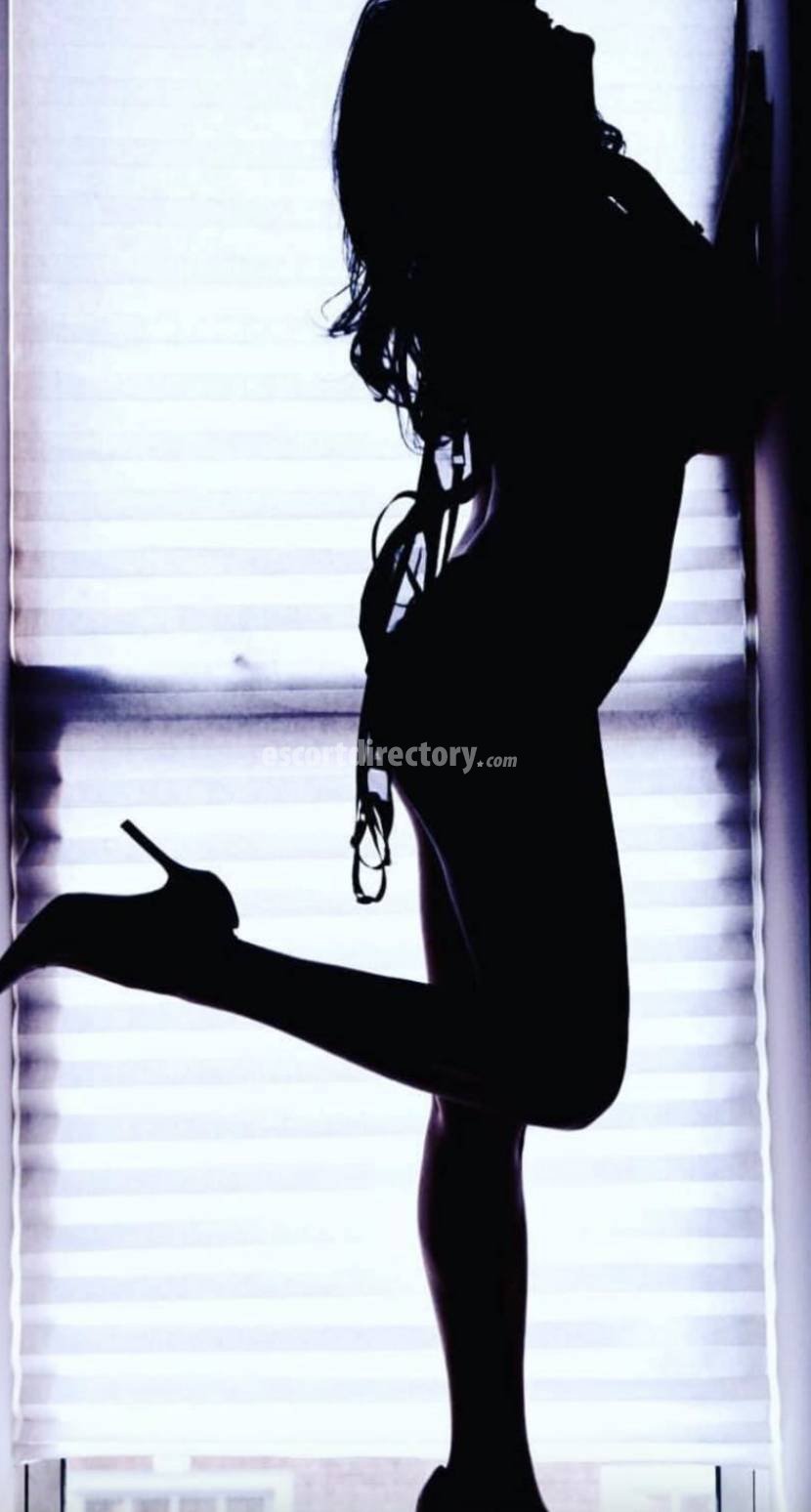 Hot girl in London offers Pipe sans capote et jouir