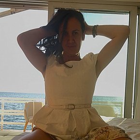 Dr-Resa escort in London offers Quickie services