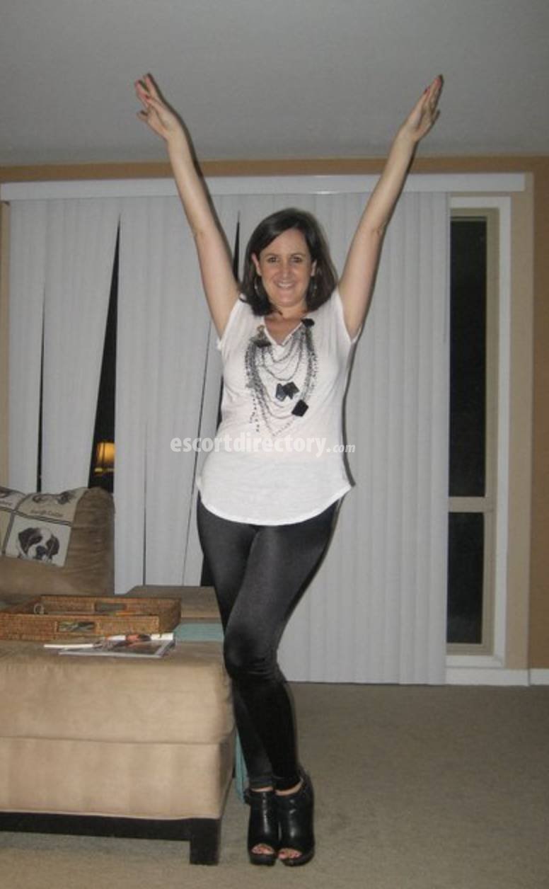 Hot girl in London offers Branlette