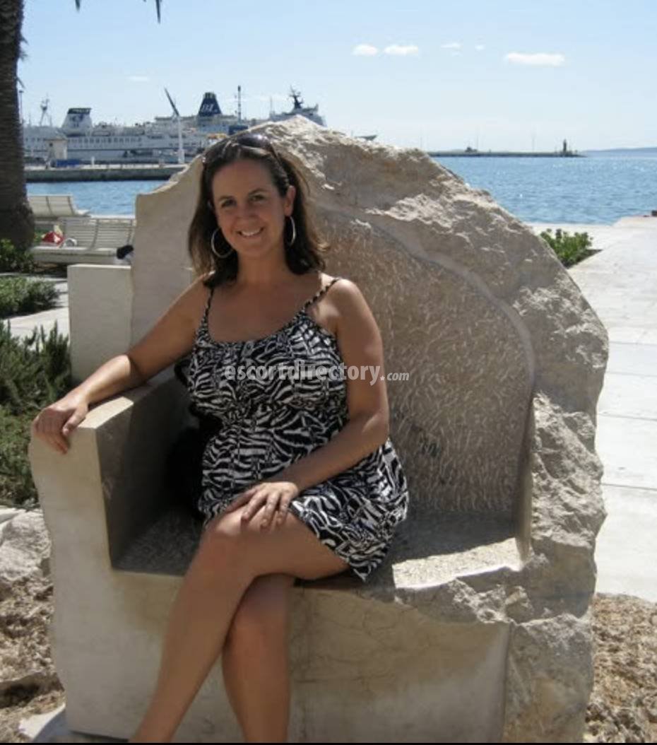 Hot girl in London offers Ejaculation sur le corps