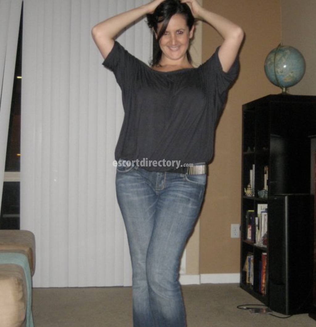 Hot girl in London offers Sexe dans différentes positions