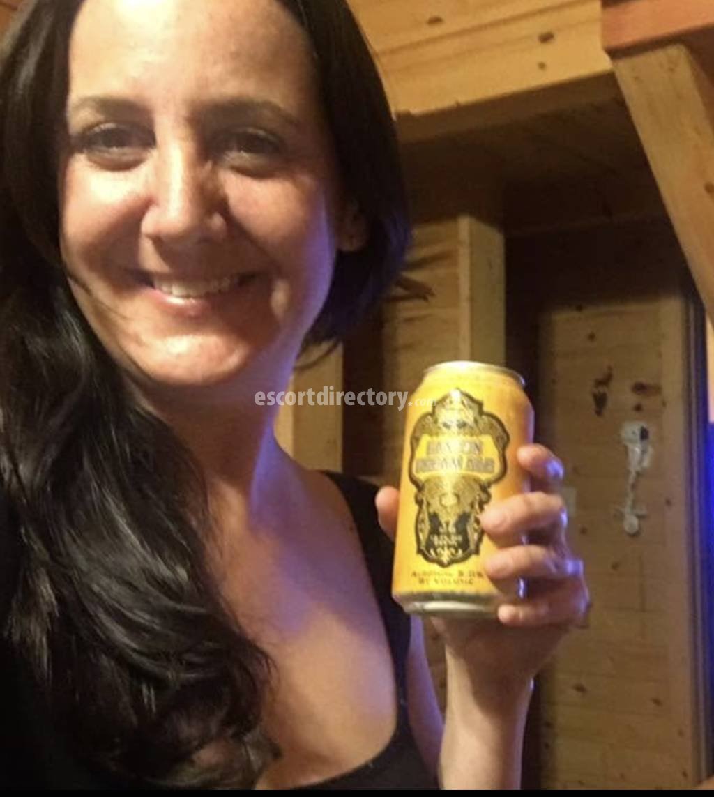 Hot girl in London offers erotic massage