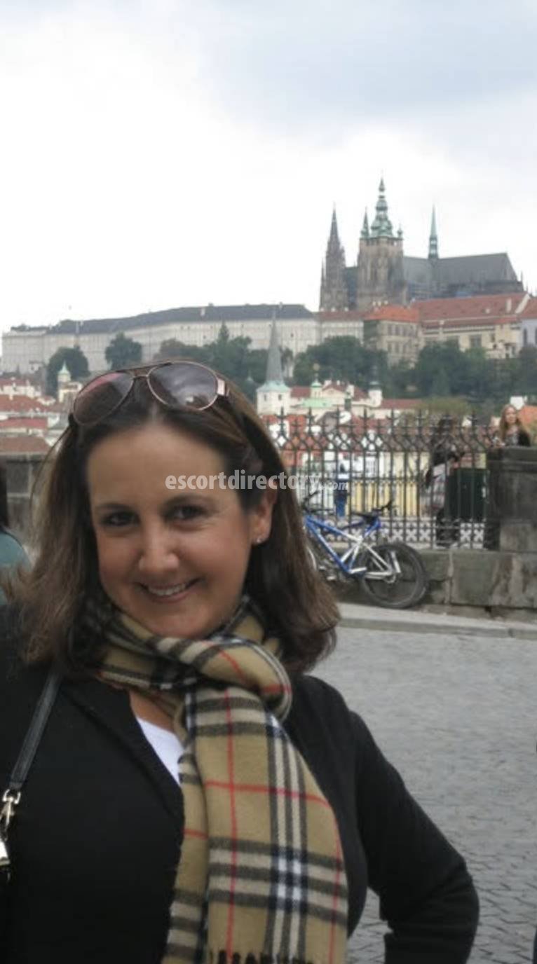 Dr Resa performs Sexe dans différentes positions, escort in London