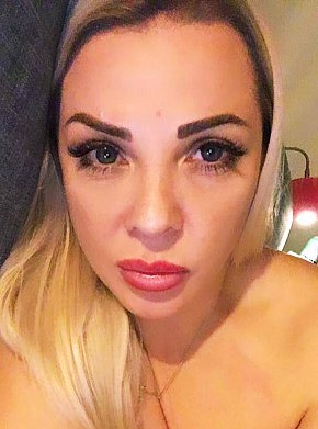 Eva escort in Baku offers sexo oral com preservativo services