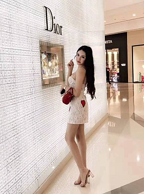 paris Muscular
 escort in Guangzhou offers Cum on Face services