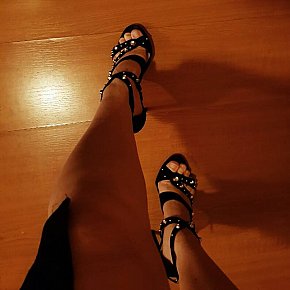 Nike-Best-Massage escort in Győr offers Titjob services