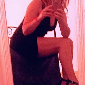 Nike-Best-Massage escort in  offers Gode-ceinture services