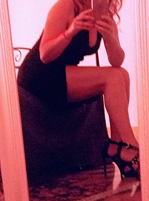 Nike-Best-Massage escort in Győr offers Titjob services