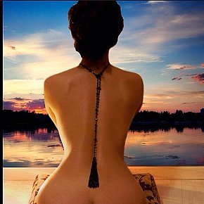 Aura-1111 escort in Rome offers Besar
 services