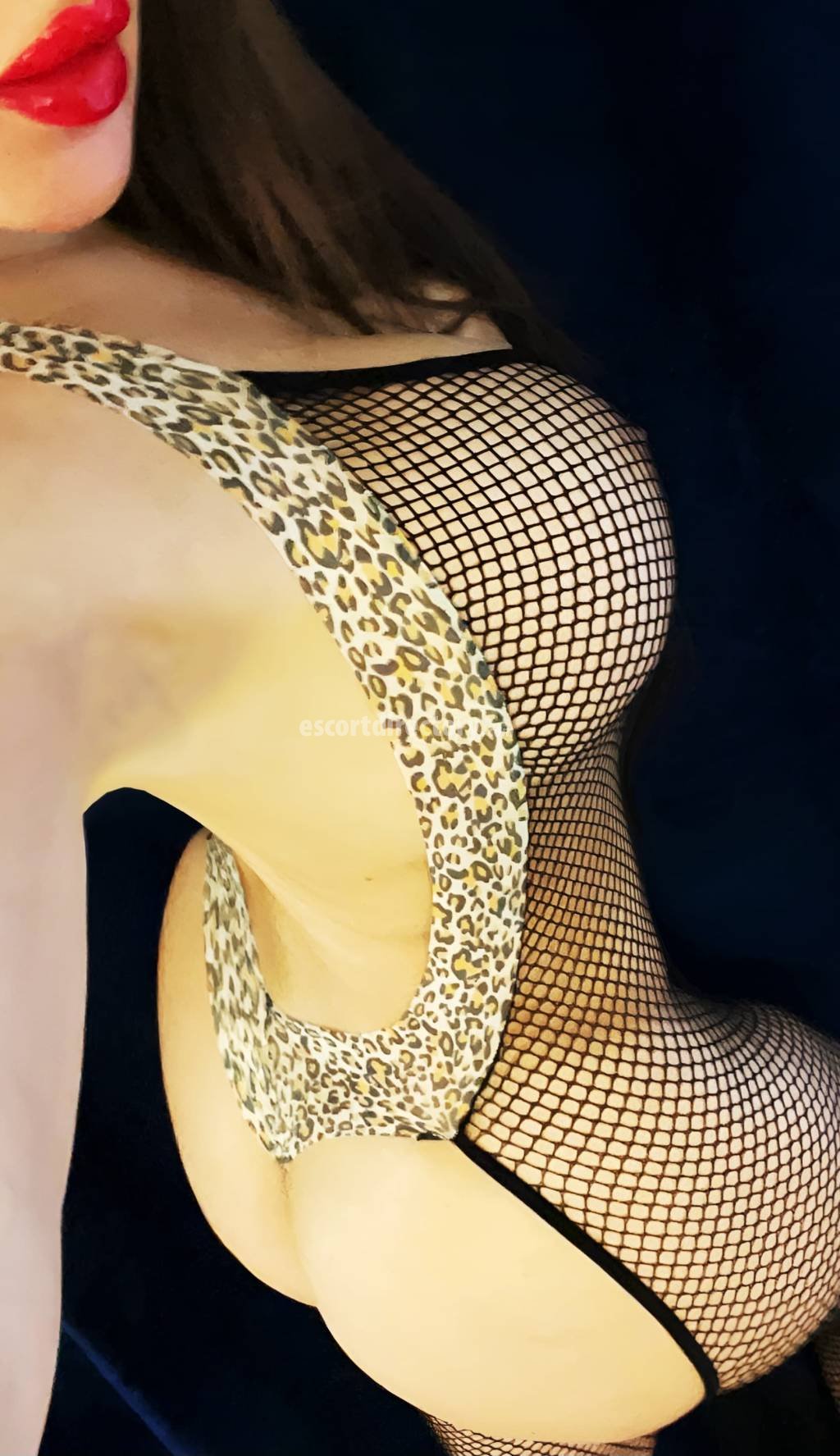 Hot girl in Paris offers Juegos con dildo