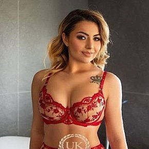 Adelle escort in London offers Girlfriend Experience(GFE) services