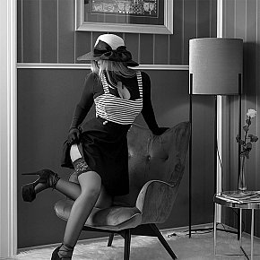 Ela escort in  offers Club de Swingers services