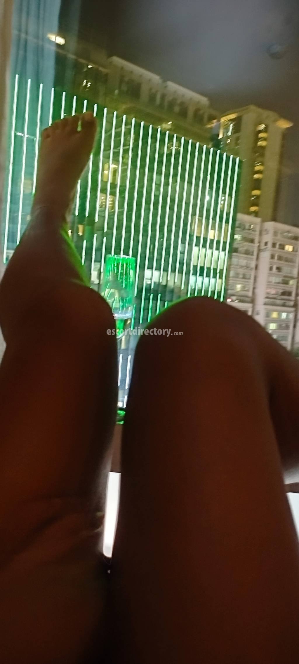 Hot girl in Hong Kong offers Pipe avec capote