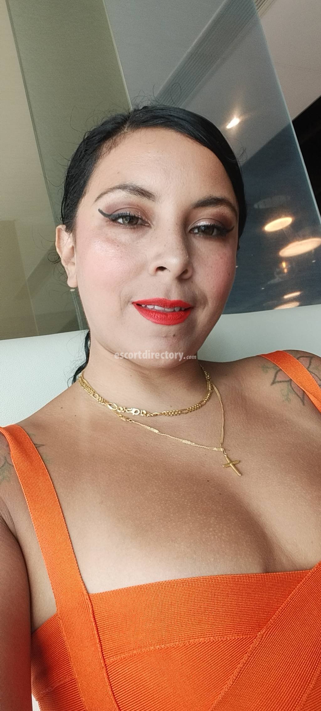 Pornstar Luxury Escort performs Pipe avec capote, escort in Hong Kong
