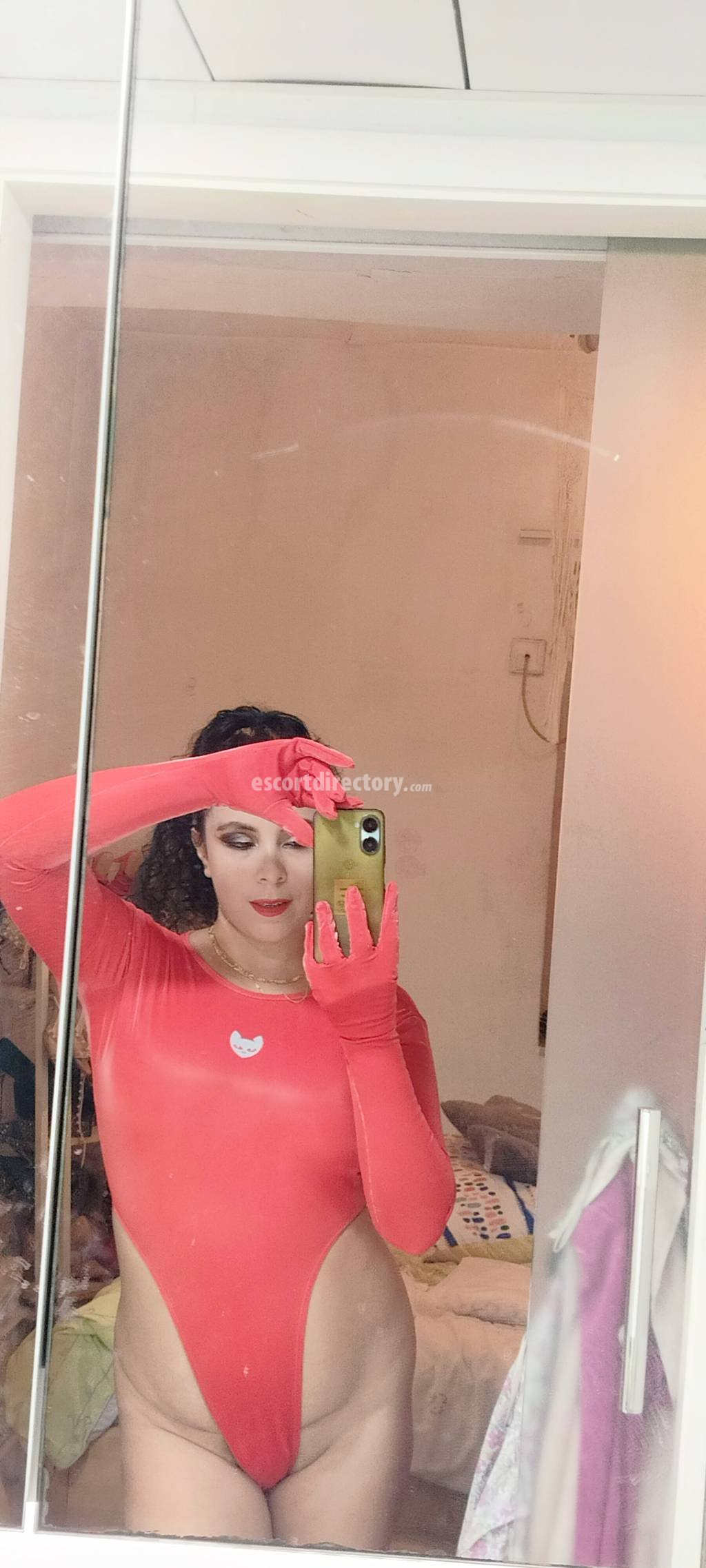 Hot girl in Hong Kong offers Blowjob mit Kondom