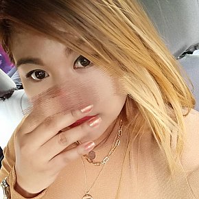 Hot girl in Manila offers Strap on