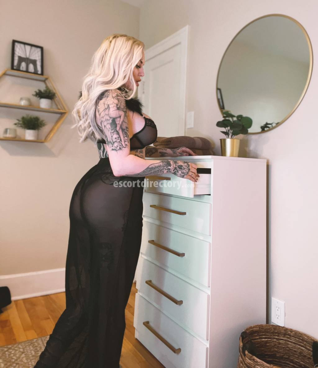 Escort in Montreal, Bianka Swool Sportivă provides 69