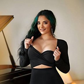Lilly Super Busty
 escort in London offers 69 Position services