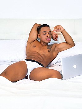 Felippe XXL performs Zungenküsse, escort in London