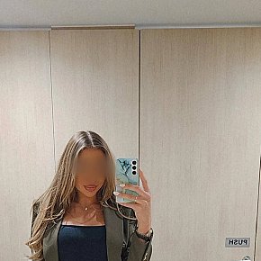Christina-Smith escort in Oxford offers Embrasse selon affinités services