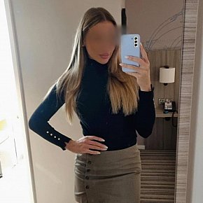 Christina-Smith escort in Oxford offers Cumshot on body (COB) services