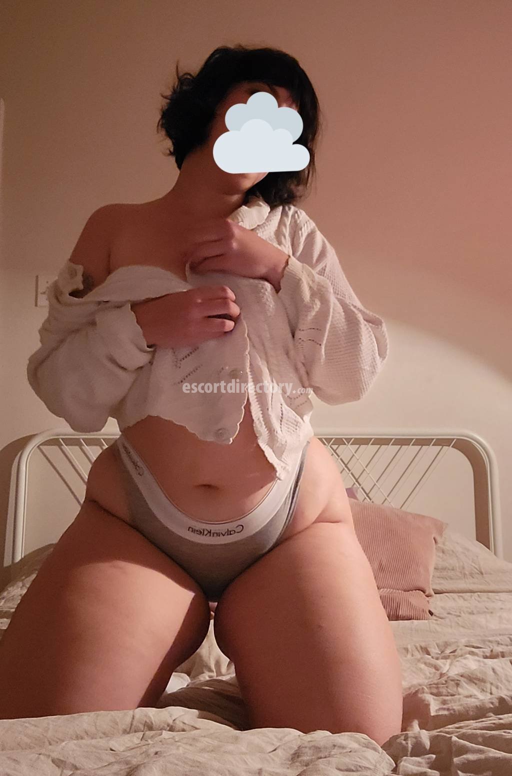 Estelle Laflamme college girl escort in Montreal offers dildo play/toys services