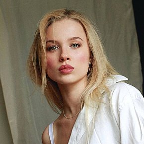 BRYCE Super-culo escort in Paris offers Girlfriend Experience (GFE) services