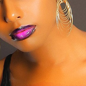 Ashley escort in London offers Masaj erotic services