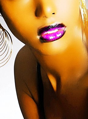 Ashley escort in London offers Masaj erotic services