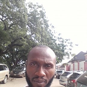 Drapon Muscolare escort in Lagos