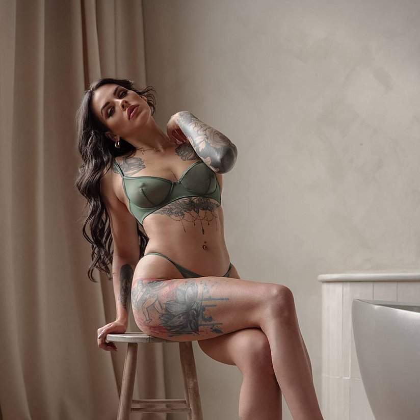 Maeve Rose Vip escort in Montreal offers Position 69 services